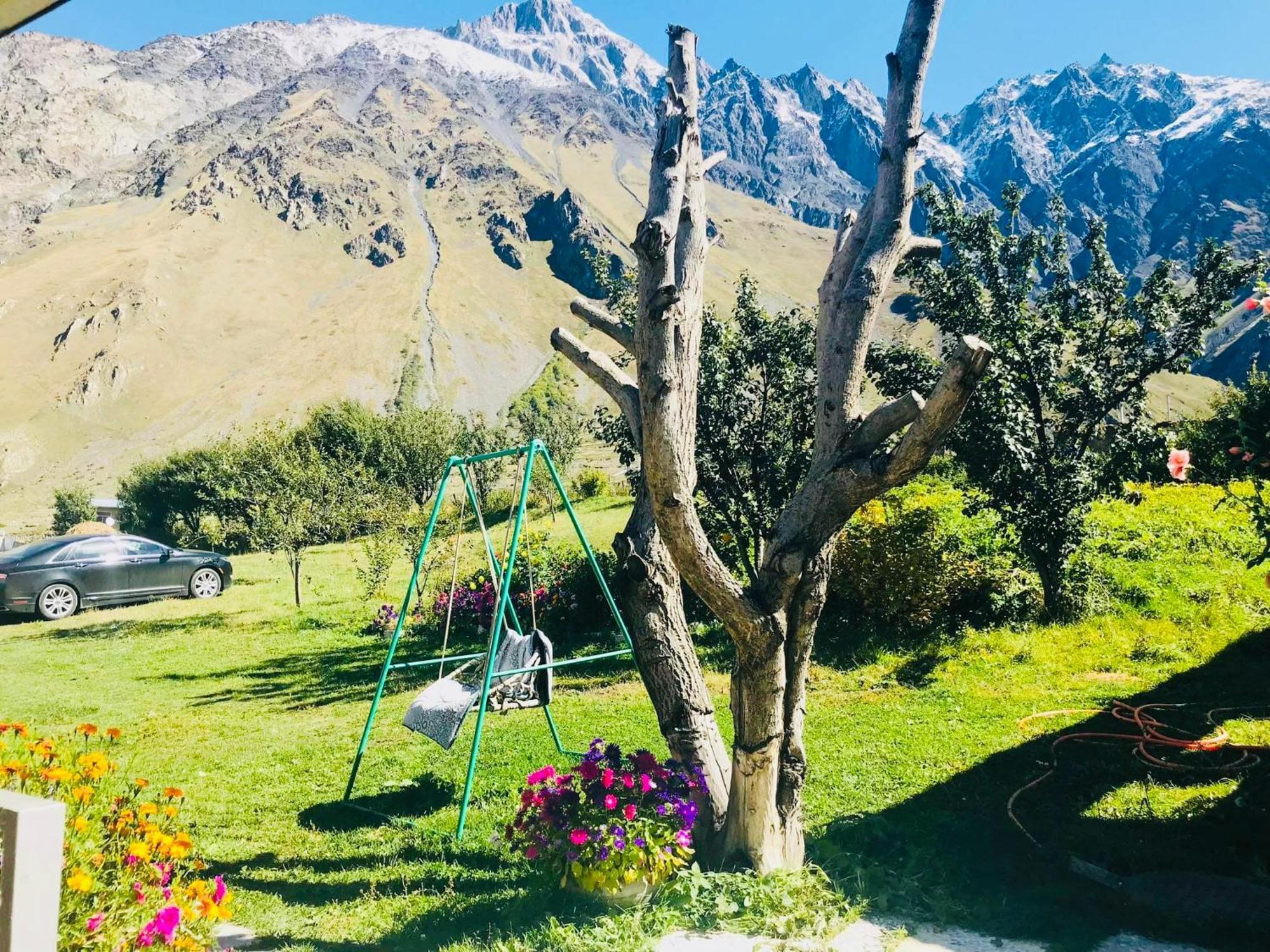 Mikheil Pitskhelauri Guest House Kazbegi Eksteriør billede
